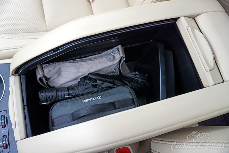 Cars | The 2015 Toyota Highlander Hybrid has the same look outside as its gas engine cousin but there are several differences inside. See if that’s a good or bad thing in this car review.