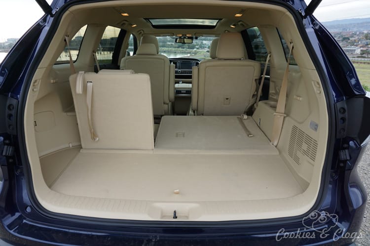 Cars | The 2015 Toyota Highlander Hybrid has the same look outside as its gas engine cousin but there are several differences inside. See if that’s a good or bad thing in this car review.