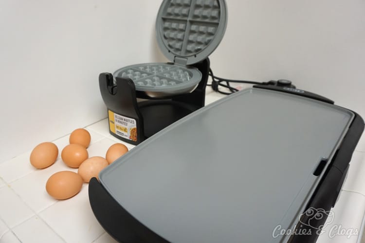 Kitchen | Household | Small Appliances | The new ceramic coated collection from BELLA offers non-stick small appliance for your kitchen that are affordable, easy to clean, and work great. The electric kettle and slow cooker with searing pot are especially impressive.