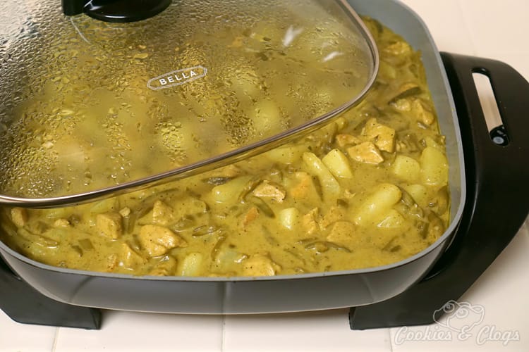 Kitchen | Household | Small Appliances | The new ceramic coated collection from BELLA offers non-stick small appliance for your kitchen that are affordable, easy to clean, and work great. The electric kettle and slow cooker with searing pot are especially impressive.