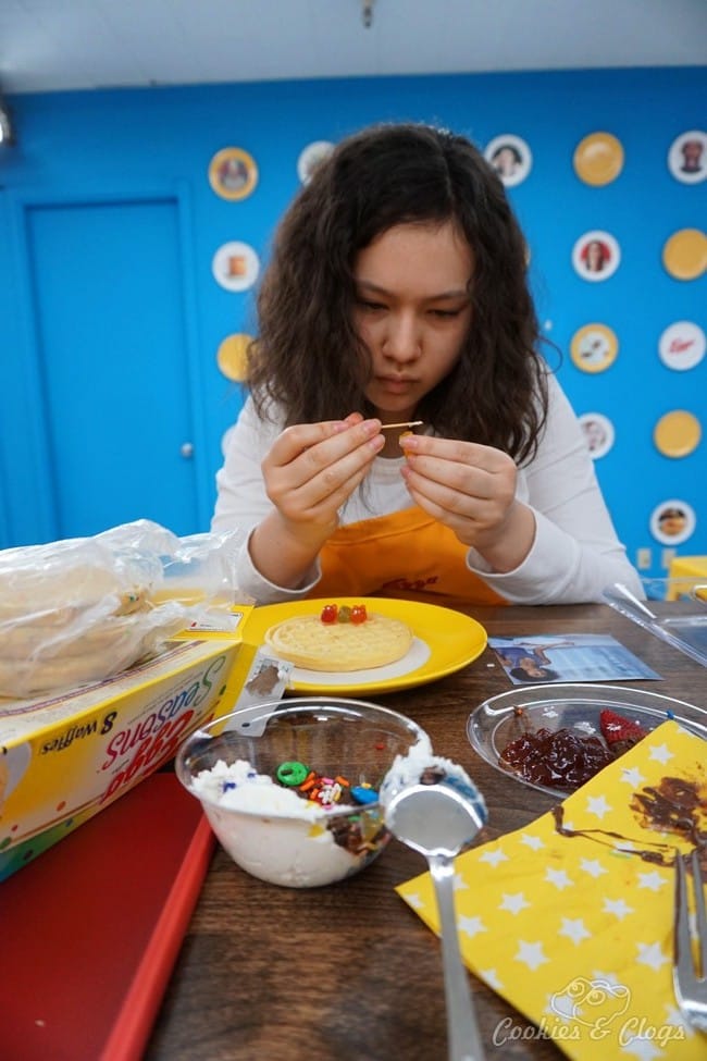 Food | Technology | Kellogg’s has been making Eggo waffles at the Eggo headquarters in San Jose, CA for years but no one has been invited for a behind-the-scenes factory tour. Join my daughter and me as we learn more about Eggo and build our own Eggoji creations in honor of the new app! So fun — Eggo + emoji = Eggoji!
