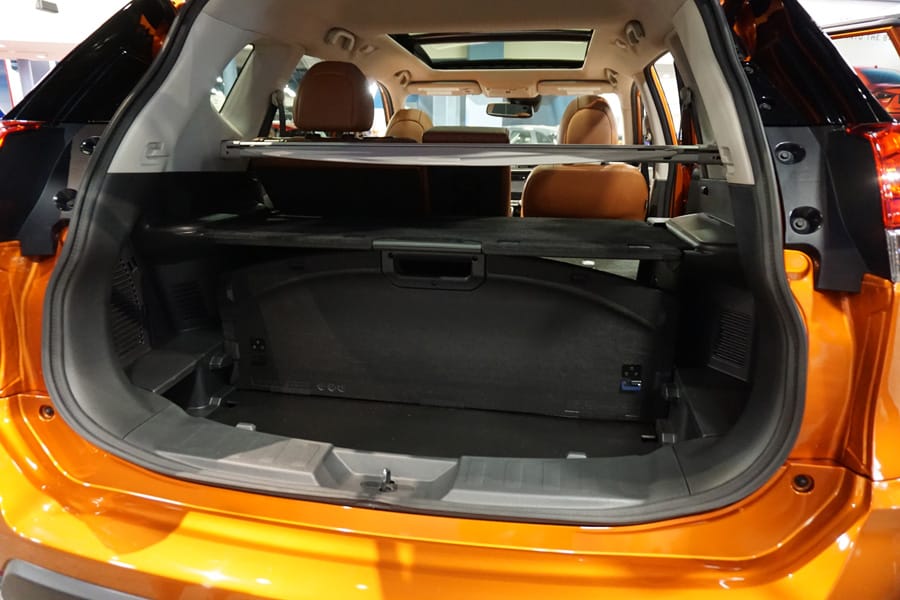 Cookies & Clogs | Cars | The 2017 Nissan Rogue and 2017 Nissan Rogue Hybrid were just announced in Miami, FL just before the 2016 Miami International Auto Show. Get your first look at this all-new CUV and check out the new features. Cargo Area