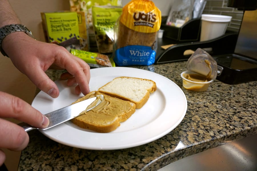 Cookies & Clogs | Travel Tips | Food | Know someone with food allergies like celiac disease? Here are 10 gluten-free snacks and food we bring on family road trips and while traveling.