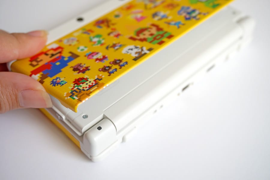 Cookies & Clogs | Video Games | TheSuper Mario 3D Land Edition New Nintendo 3DS is now available with two sets of faceplates. How does the "new" version compare with the older one? See this New Nintendo 3DS review to see if this new model is worth an upgrade. Also look at the comparison of size with the XL version.