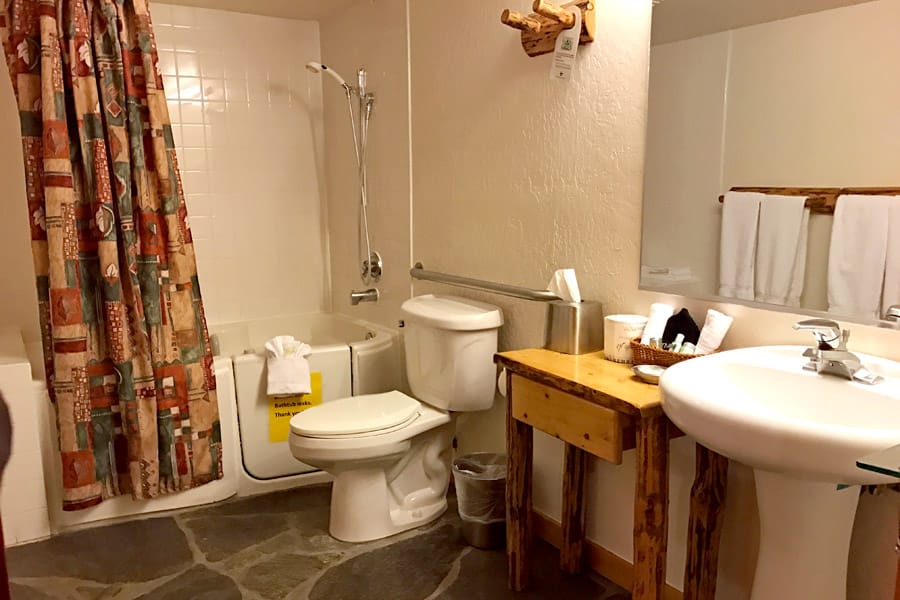 red-wolf-lodge-squaw-04 Cookies & Clogs | Red Wolf Lodge at Squaw Valley is in the heart of Olympic Valley, CA in Lake Tahoe. Walk two minutes in one direction for skiing and snowboarding and two minutes in another to get to the Village shopping center. Perfect hotel for families. See the video room tour and listed amenities. Bathroom