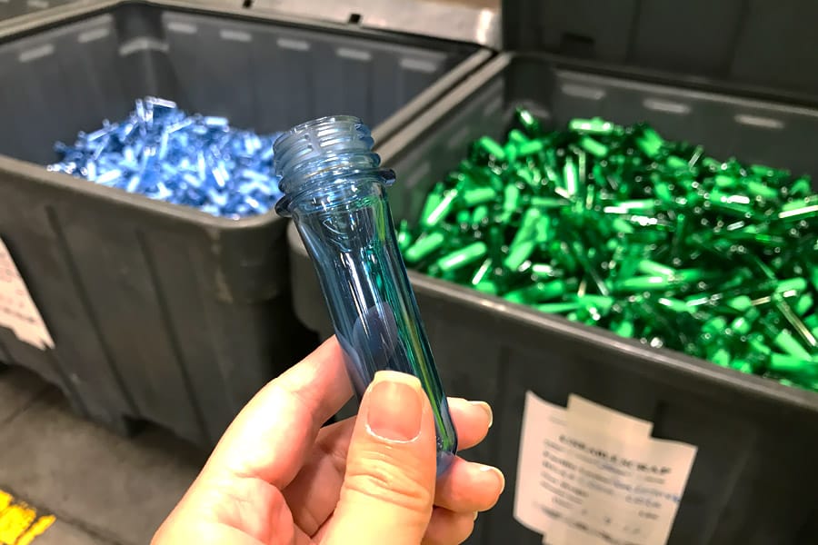 Cookies & Clogs | I recently join in a Coca-Cola bottling plant tour at the facilities in San Leandro, CA. See how bottles are made & how raw ingredients turn into your favorite beverages.
