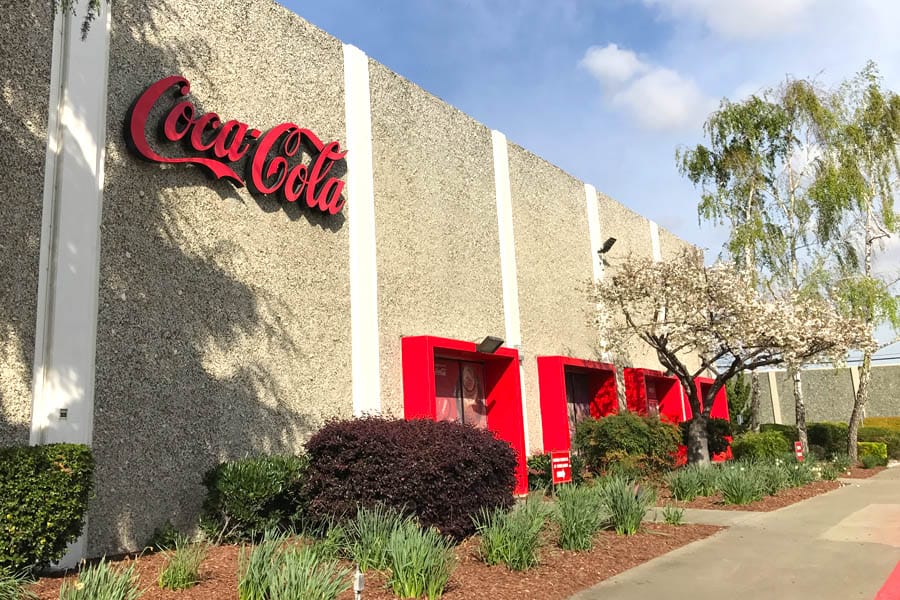 Cookies & Clogs | I recently join in a Coca-Cola bottling plant tour at the facilities in San Leandro, CA. See how bottles are made & how raw ingredients turn into your favorite beverages.