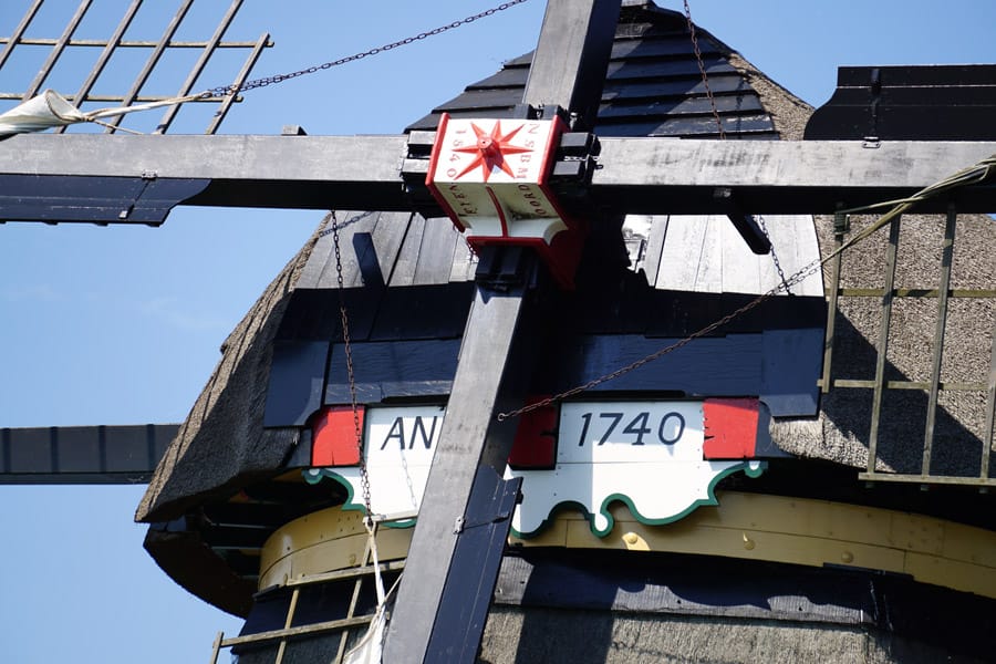 Cookies & Clogs | When visiting the Netherlands aka Holland, traditional Dutch windmills are a must-see. Kinderdijk is one of the best places to view these and with numerous photo opportunities. It is a UNESCO World Heritage site with 19 windmills.