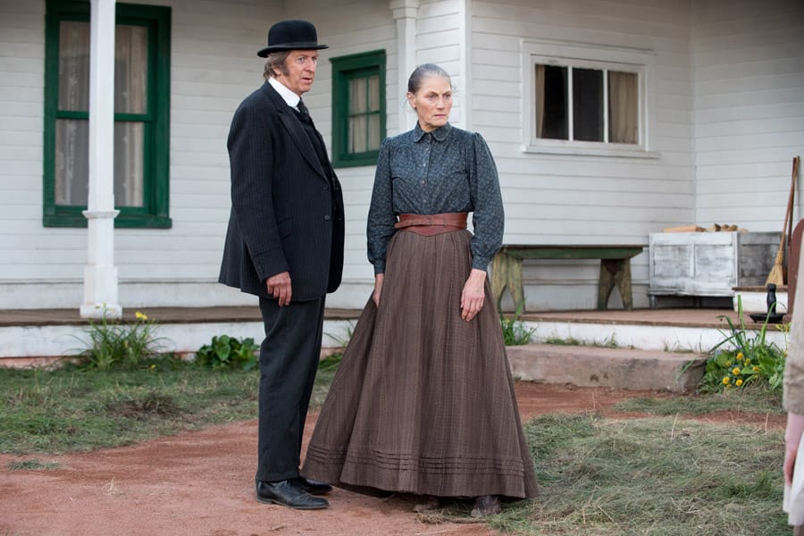 Cookies & Clogs | Anne with an E Review on Netflix and comparison with the Anne of Green Gables from the 80s.