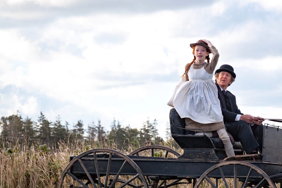 Cookies & Clogs | Anne with an E Review on Netflix and comparison with the Anne of Green Gables from the 80s.
