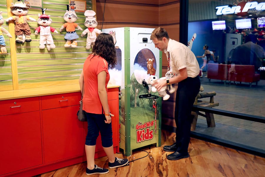 Cookies & Clogs | Great Wolf Lodge in Garden Grove, CA indoor water park review with information on activities, dining, lodging, shopping, and more. Creation Station