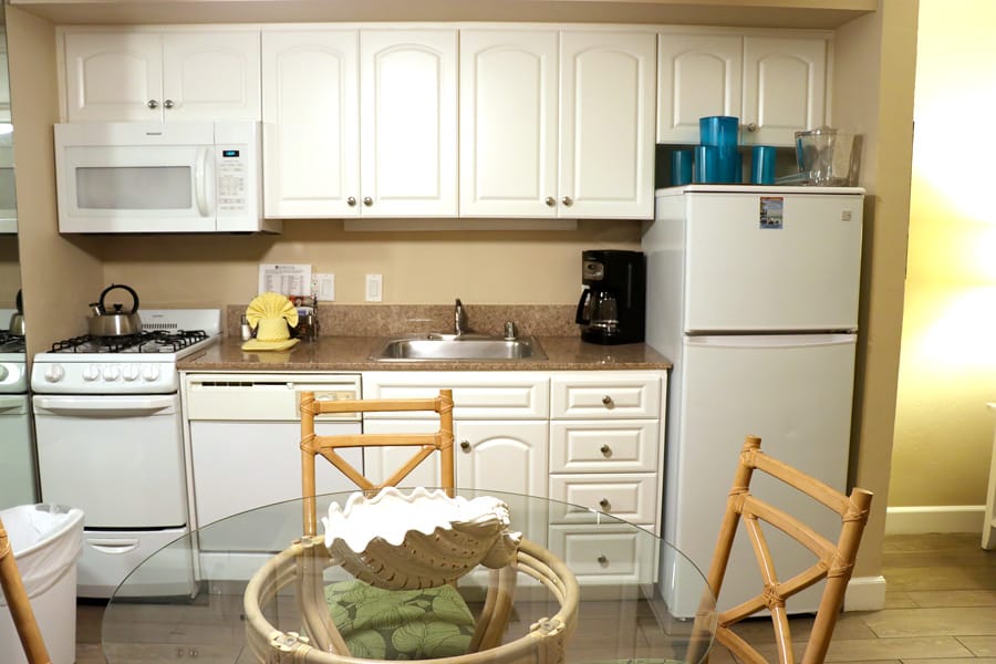 Cookies & Clogs | The Southern California Beach Club in Oceanside, CA sits right alongside the ocean with spacious and clean rooms. Check out this resort review for more information on a perfect lodging spot in San Diego county.