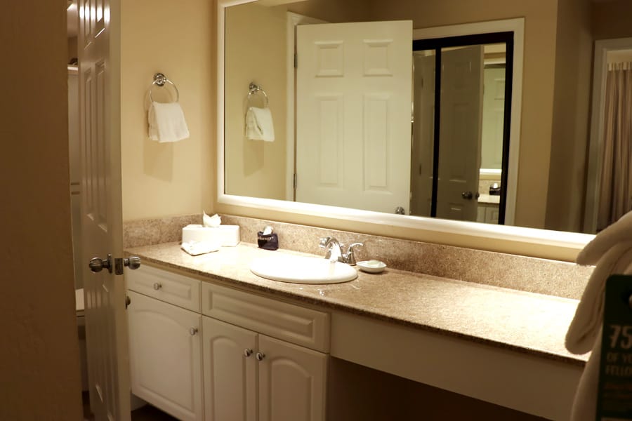 Cookies & Clogs | The Southern California Beach Club in Oceanside, CA sits right alongside the ocean with spacious and clean rooms. Check out this resort review for more information on a perfect lodging spot in San Diego county.