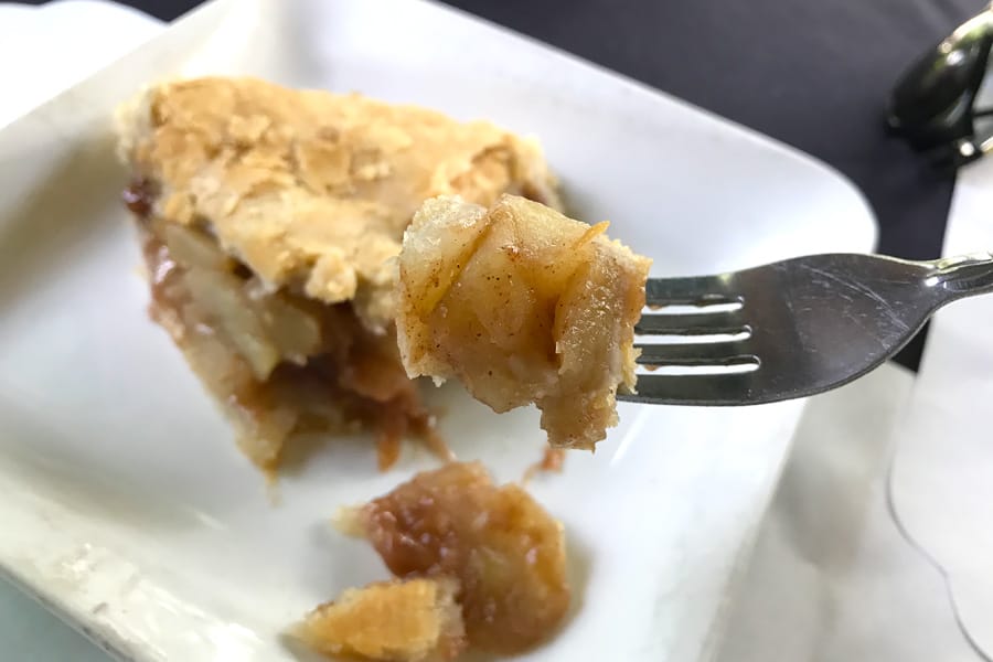 2018&nbsp;Hyundai Sonata Event - tasting famous Julian pie, apple pie