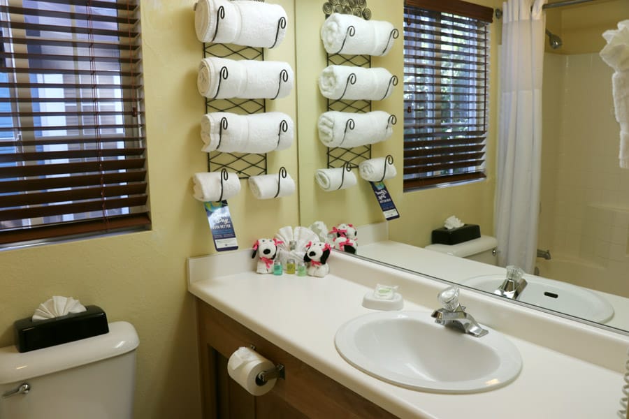 11 Things to Do in Napa, CA that Don’t Involve Drinking Wine - RiverPointe Napa Valley Resort Bathroom