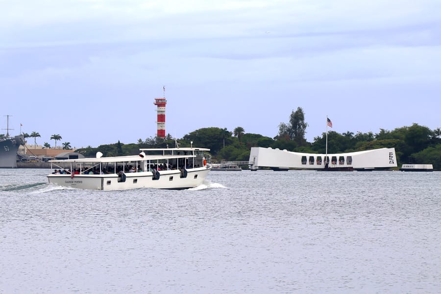 5 tips for visiting Pearl Harbor in Oahu Hawaii and USS Arizona Memorial walk-through.