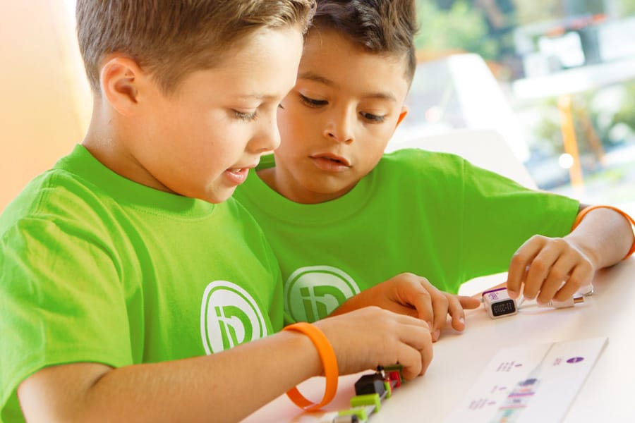 iD Tech STEM Summer Camps courses for girls and boy, ages 7-17, at universities like Stanford and UC Berkeley. Also, see exclusive discount code.