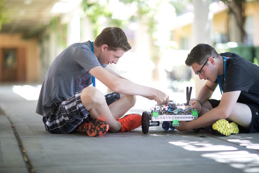 iD Tech STEM Summer Camps courses for girls and boy, ages 7-17, at universities like Stanford and UC Berkeley. Also, see exclusive discount code.