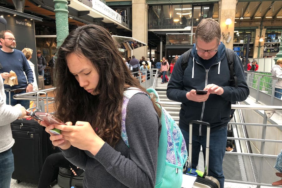 Reasonable and Reliable Cell Phone Service in Europe and other countries with Verizon TravelPass - Directions from train station in Paris, France