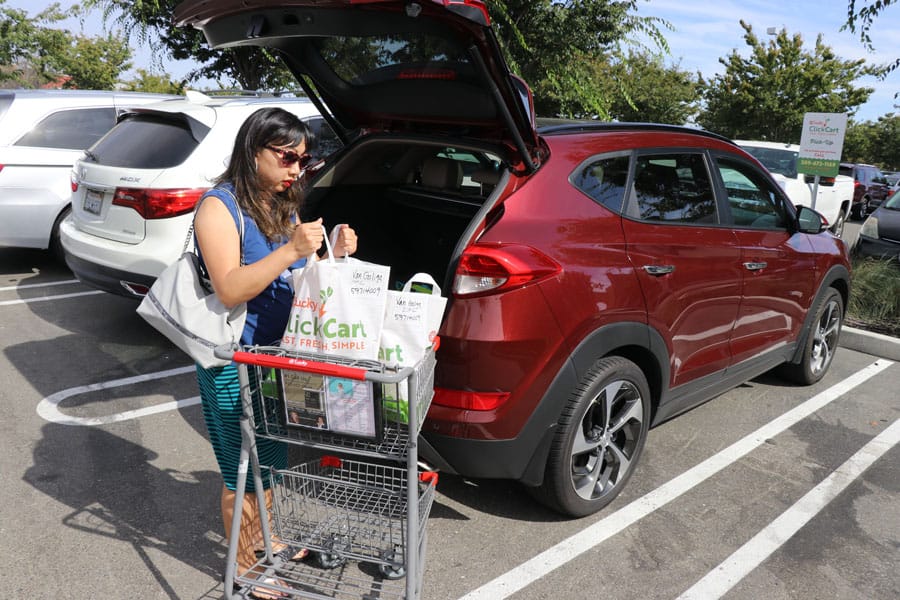 Lucky ClickCart Online Grocery Shopping with Curbside Car delivery review. Dublin location. Available at some Lucky Supermarkets and Save Mart.