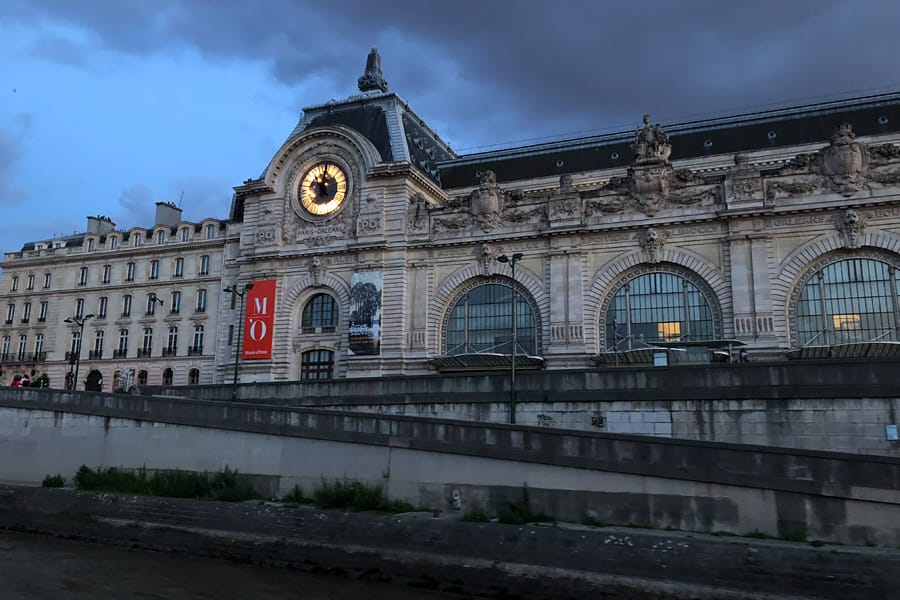 Best Paris boat tour tips for sightseeing cruise on the seine in Paris, France. Musée d'Orsay at night