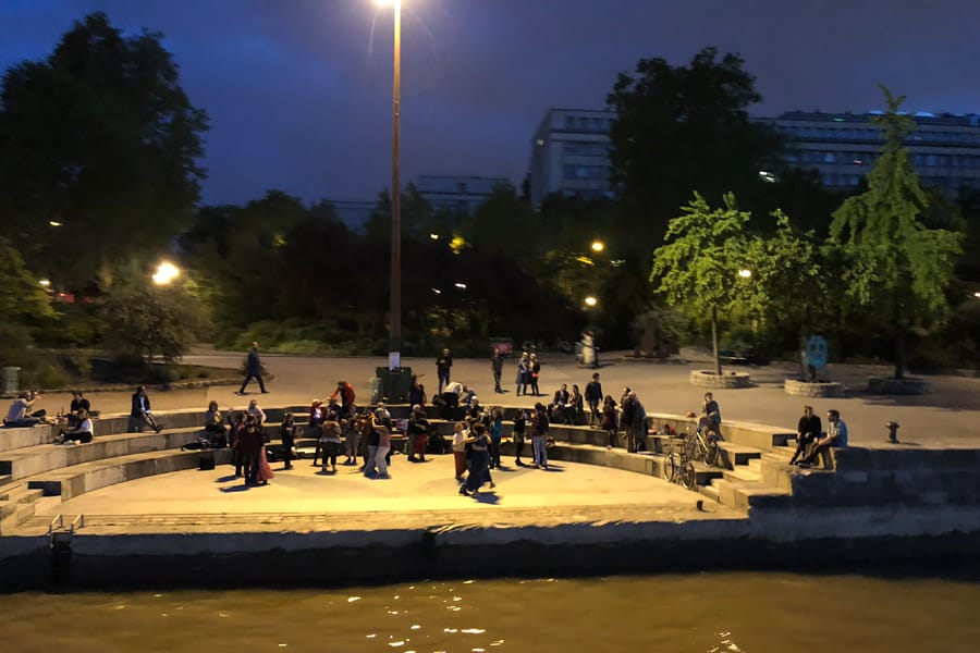 Best Paris boat tour tips for sightseeing cruise on the seine in Paris, France. Dancing on the Seine River