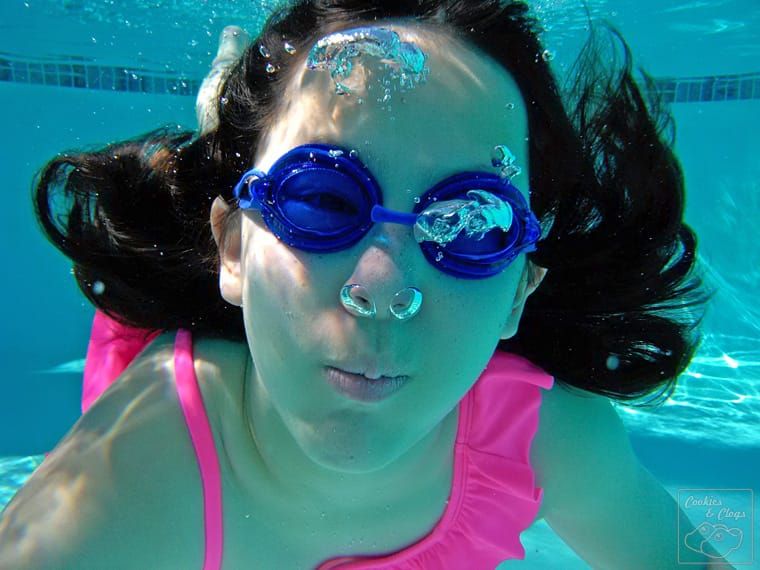 Munchkin Swimming Underwater Photo