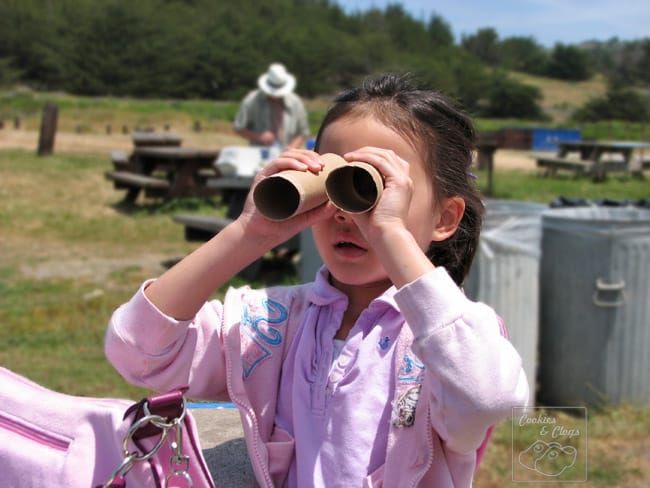 Save Imagination - Imaginative Play with Toilet Paper Roll Binoculars (Munchkin)