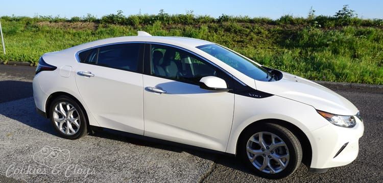 Cars | Car Reviews | The 2016 Chevy Volt has a new look but lacks updates that would significantly improve the driving experi