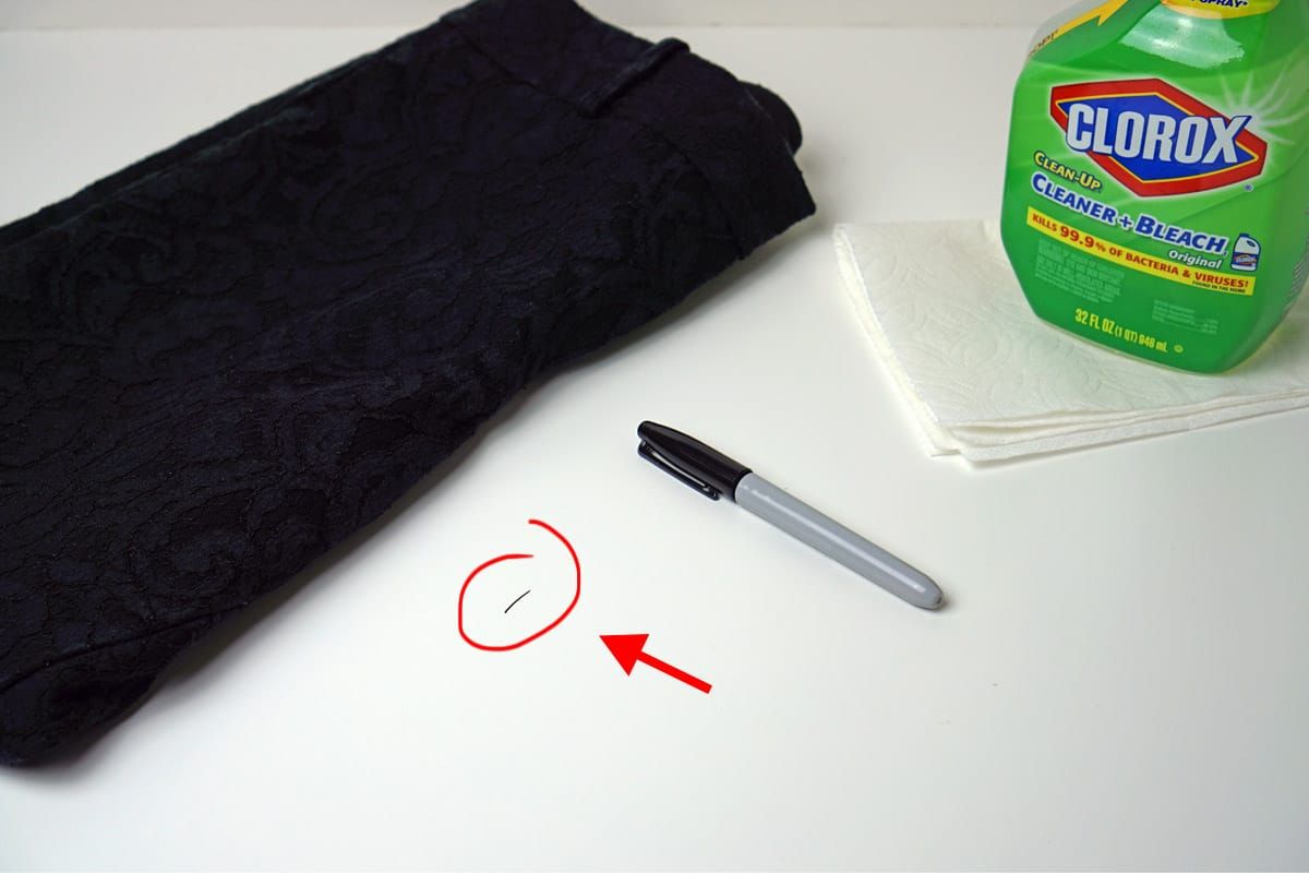 Cookies & Clogs | See how my quick fashion fix for saving my black pants resulted in me discovering a tip on how to remove pe