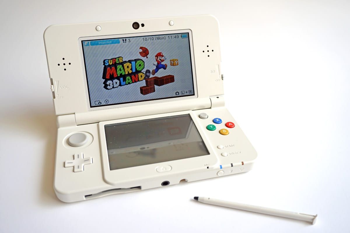 Cookies & Clogs | Video Games | TheSuper Mario 3D Land Edition New Nintendo 3DS is now available with two sets of faceplates.