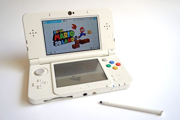 Cookies & Clogs | Video Games | TheSuper Mario 3D Land Edition New Nintendo 3DS is now available with two sets of faceplates.