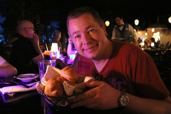 Cookies & Clogs | See how to eat at Disneyland Gluten Free and at Disney California Adventure with allergy-safe restaurants f
