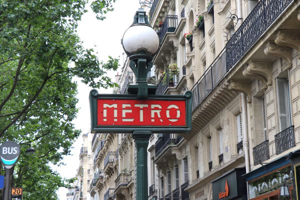 Paris Travel Guide: How to use Paris Metro & bus public transportation in Paris France w/ photos and video tutorial of how to