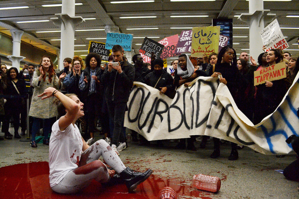 Solidarity action with migrants at St. Pancras