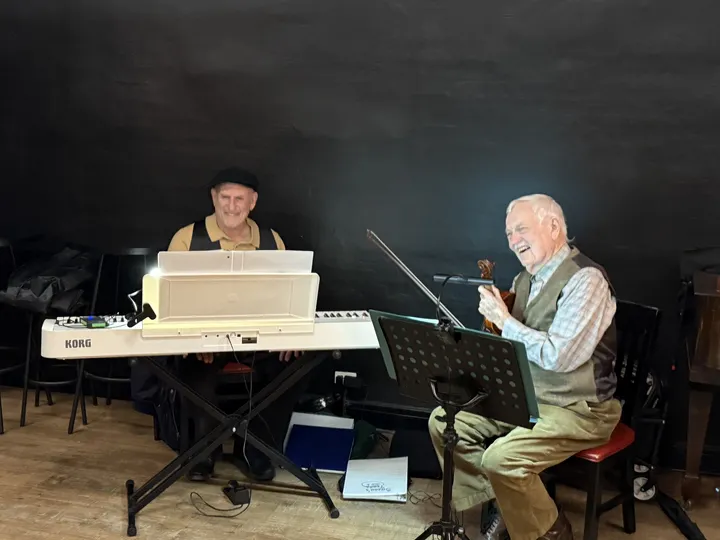 Live music at SpeakCheezy and Sustainable Berea's annual live auction