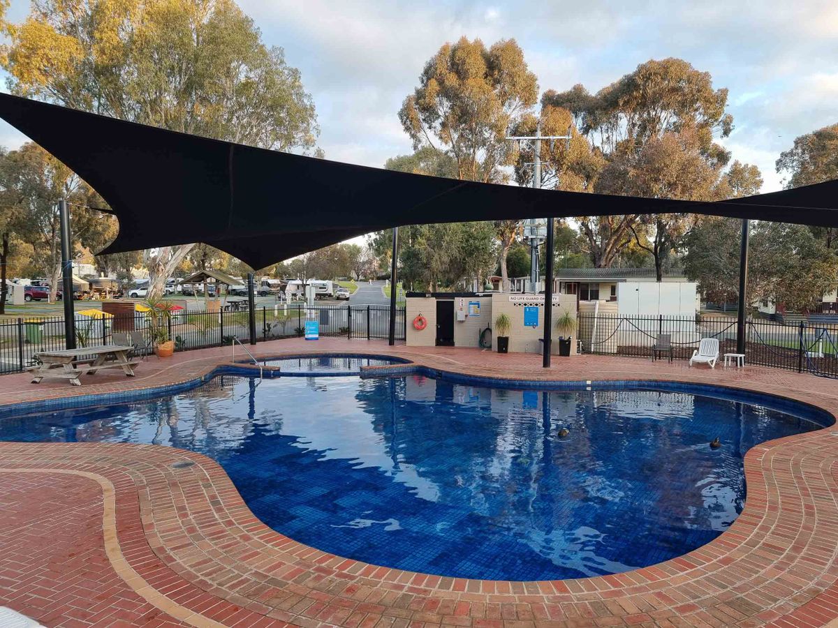 Caravan Parks with heated pools in Victoria so you can swim on winter holidays!