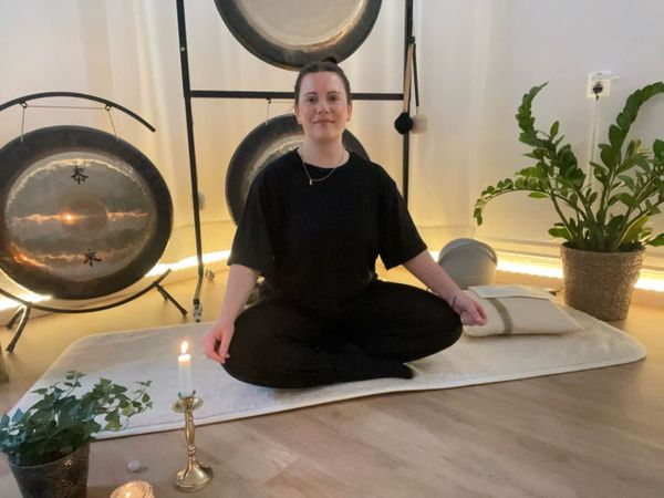 När det yttre kräver prestation hittar Lise balans med hjälp av yogan