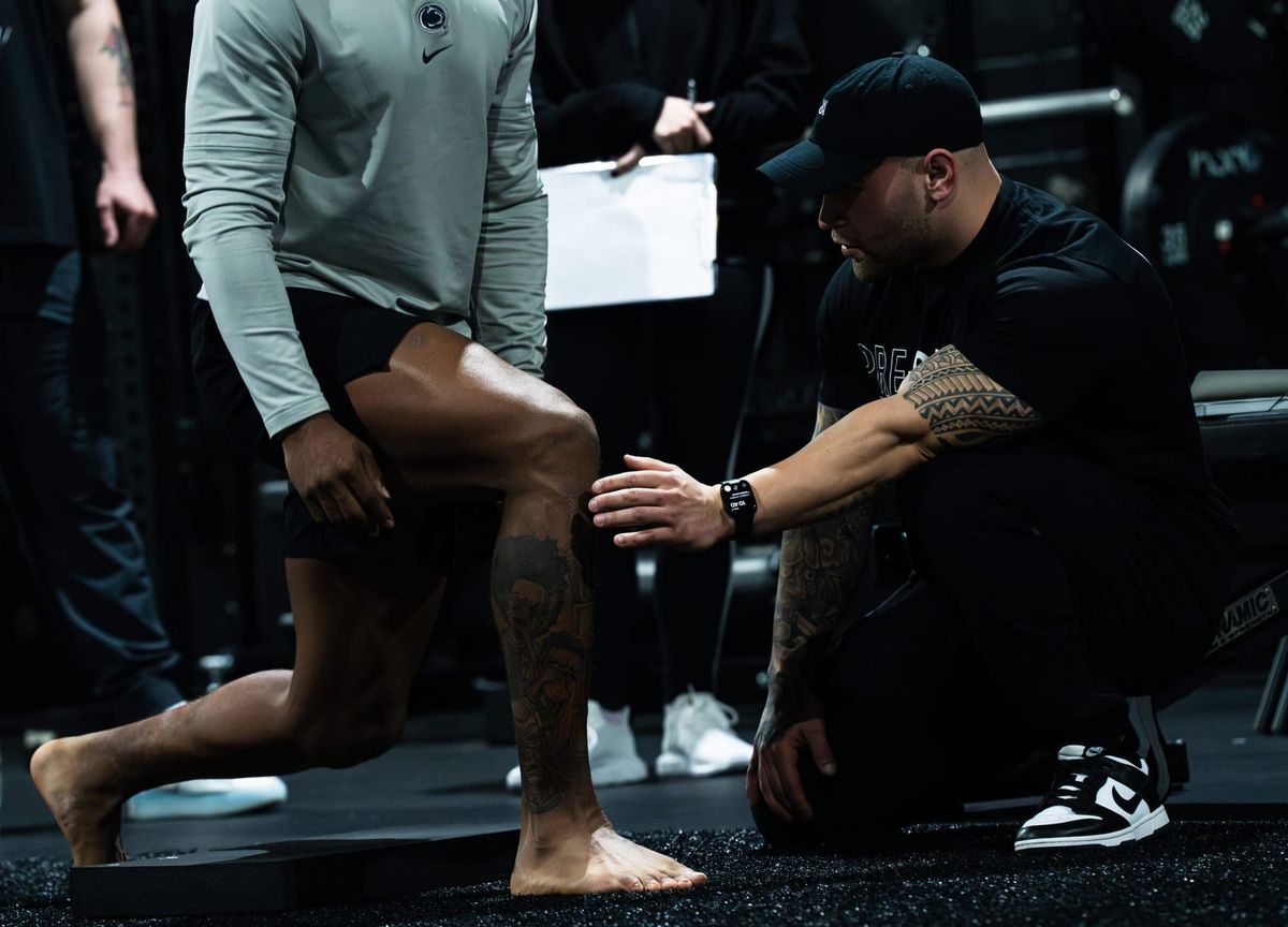 PSL3 coach cueing a split squat.