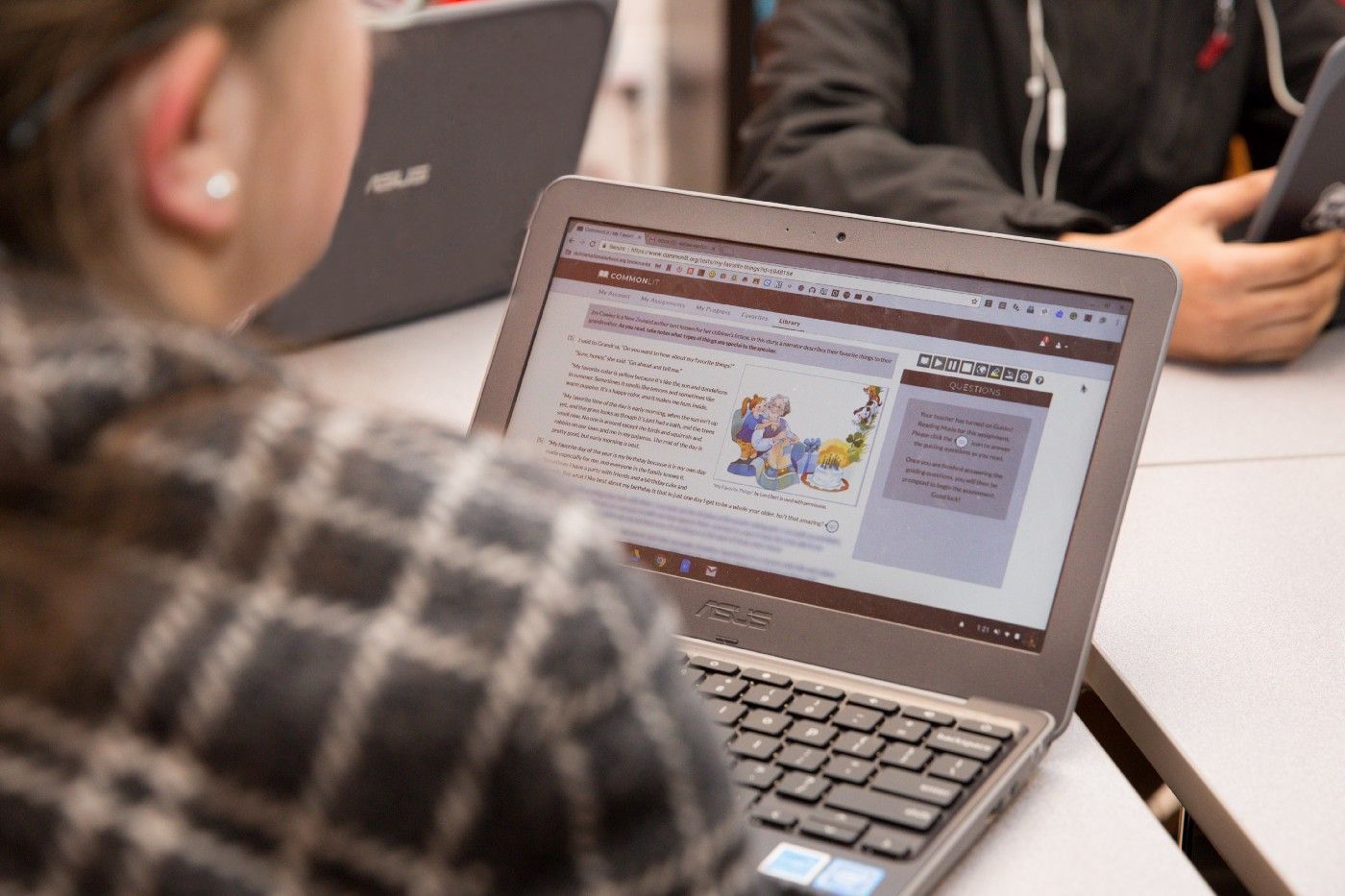 A student looking at a CommonLit lesson on their computer. 