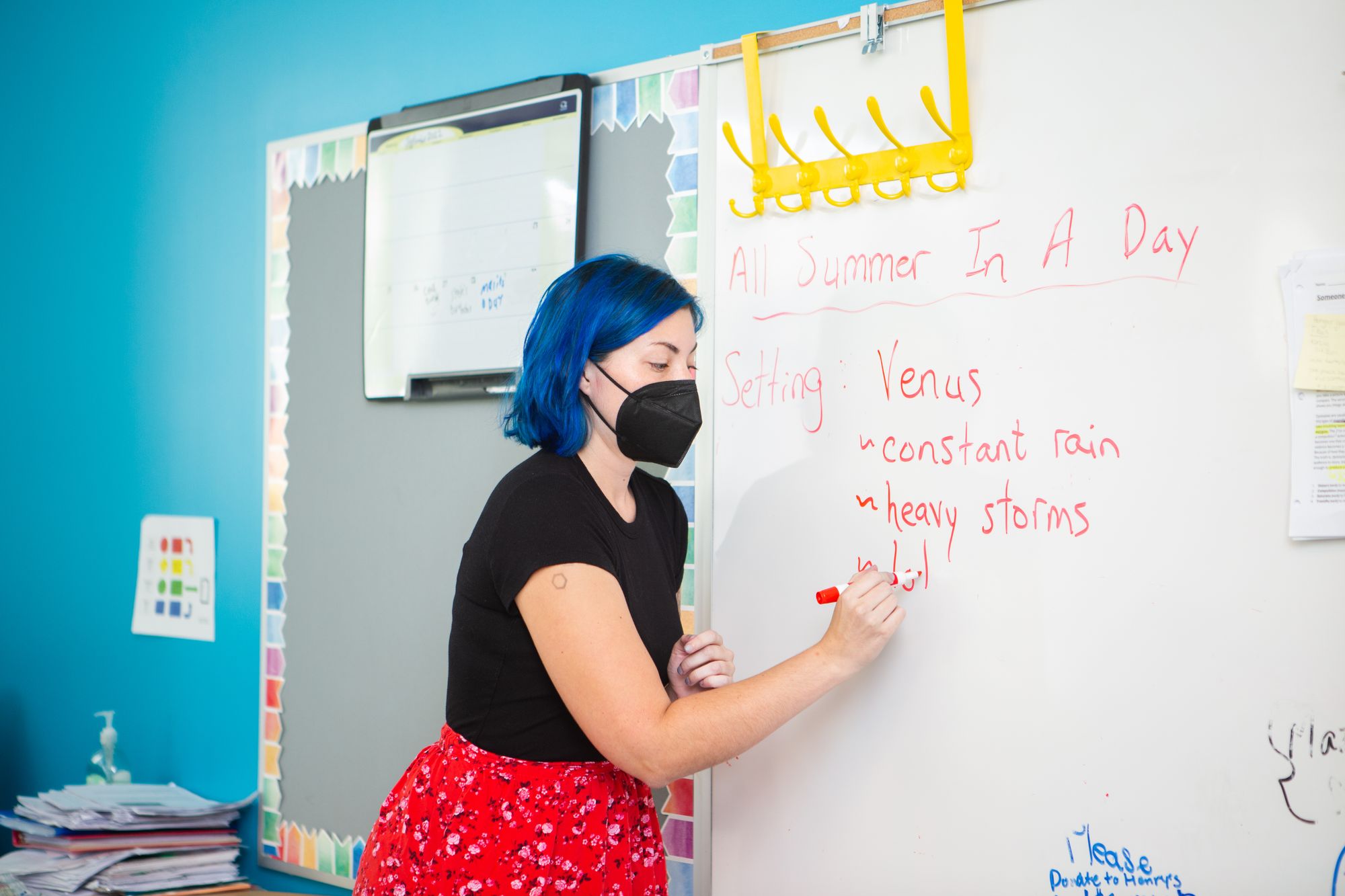 a teacher goes over a CommonLit lesson
