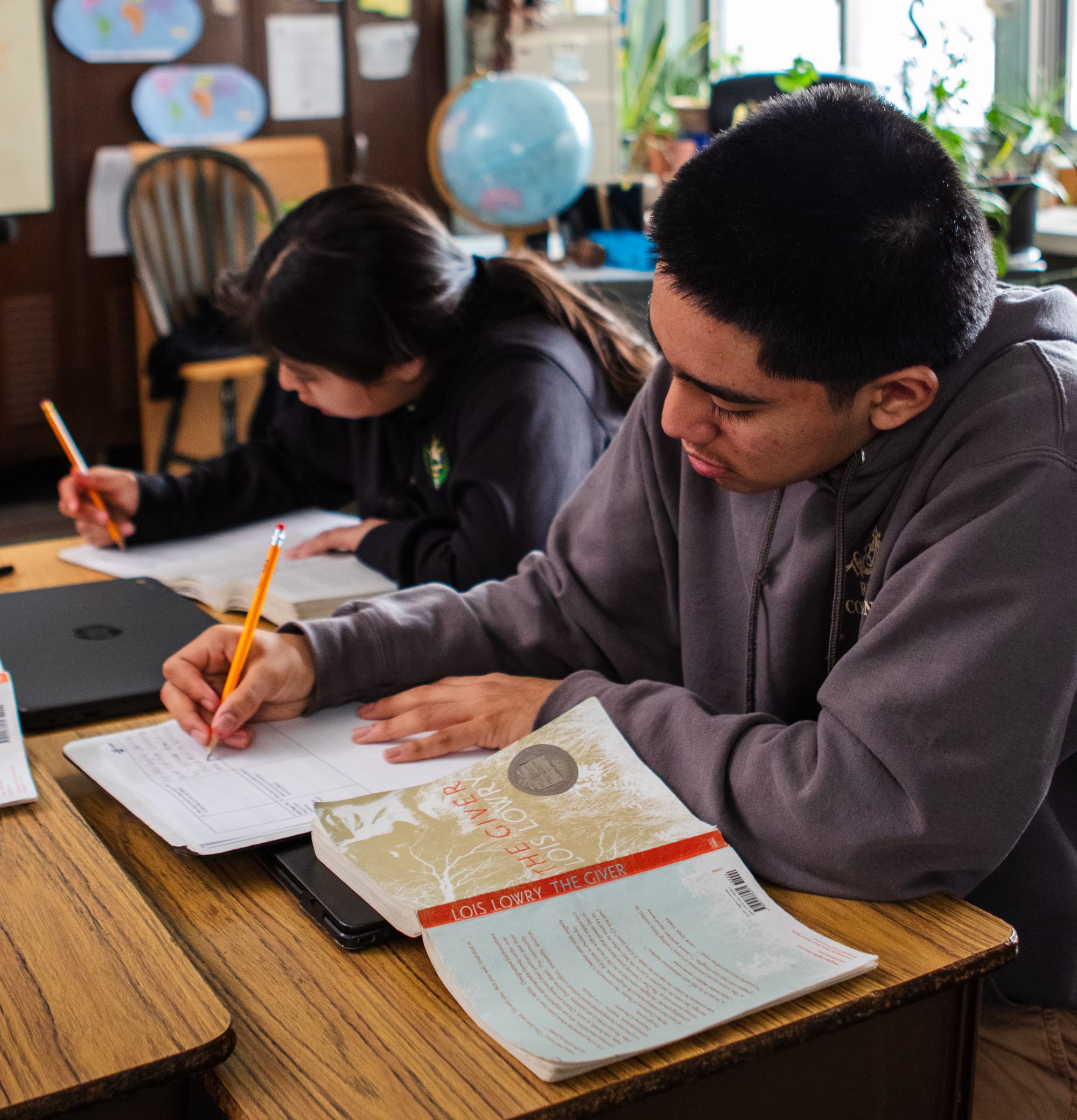 Middle school students in a CommonLit classroom