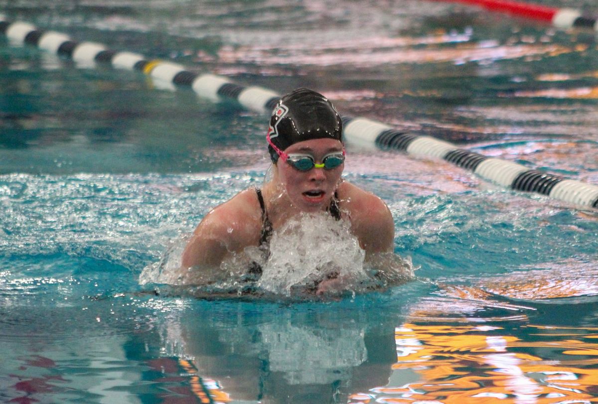 Rose City Roundup: Skye Schwartz wins title for Lincoln swim; Boys wrestling district results