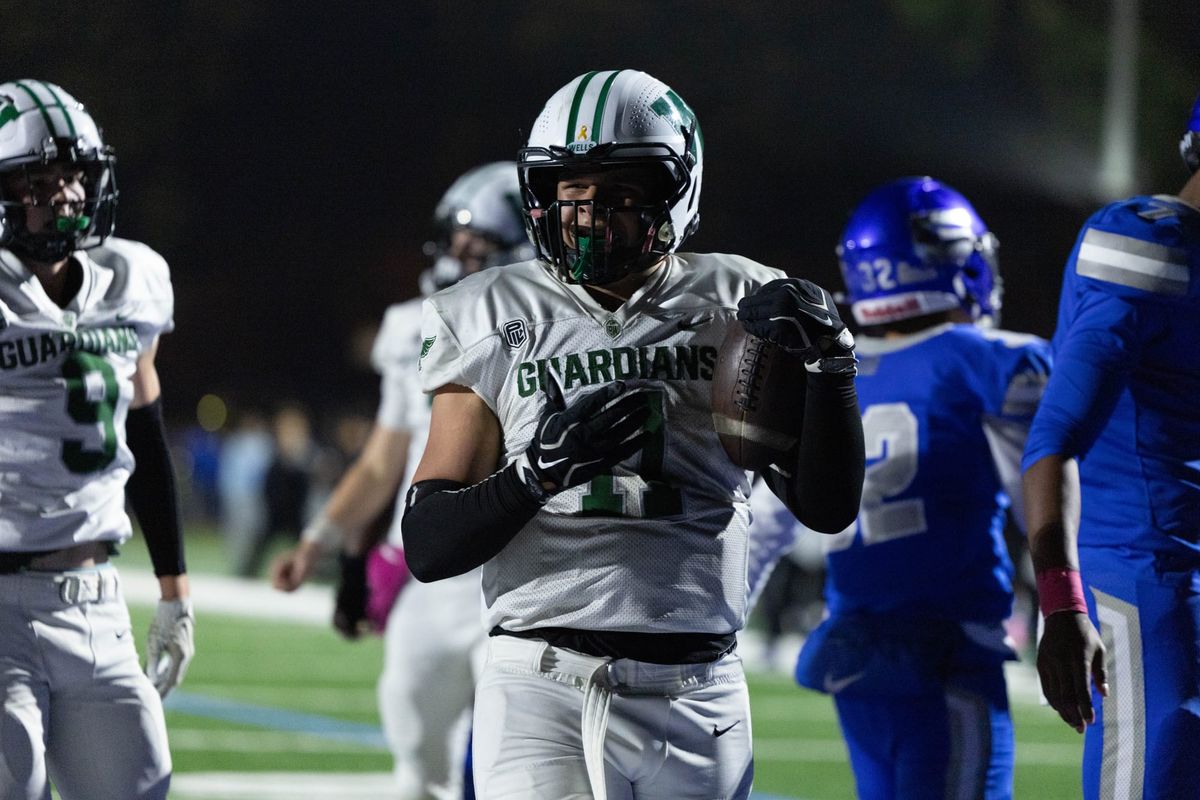 Ida B. Wells football hangs on for victory over Grant, sets up PIL championship game next week