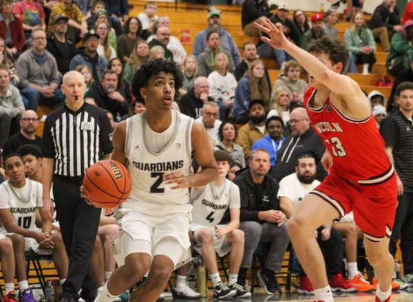 Ahmad Surur brings the clutch factor for Ida B. Wells boys basketball