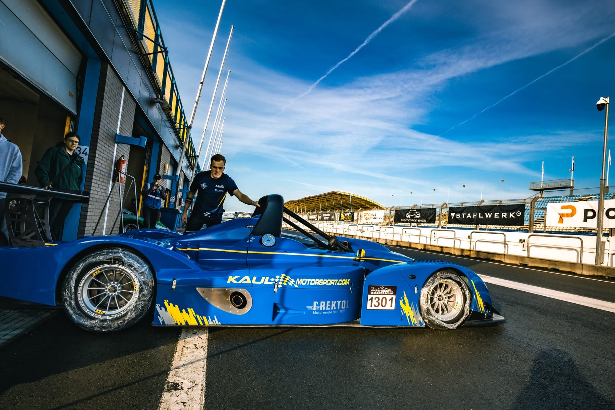 Der Ligier mit der Startnummer 1301 an der Boxengasse. Matthias Kaul belegte im Superlights-Finale Rang vier.