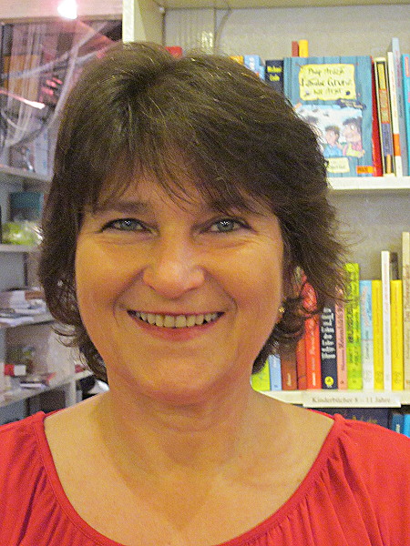 Foto der Autorin Elvira Hanemann dieses "beinahe"-Moabit-Krimis