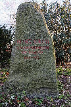 Foto Fritz-Schloß Gedenkstein