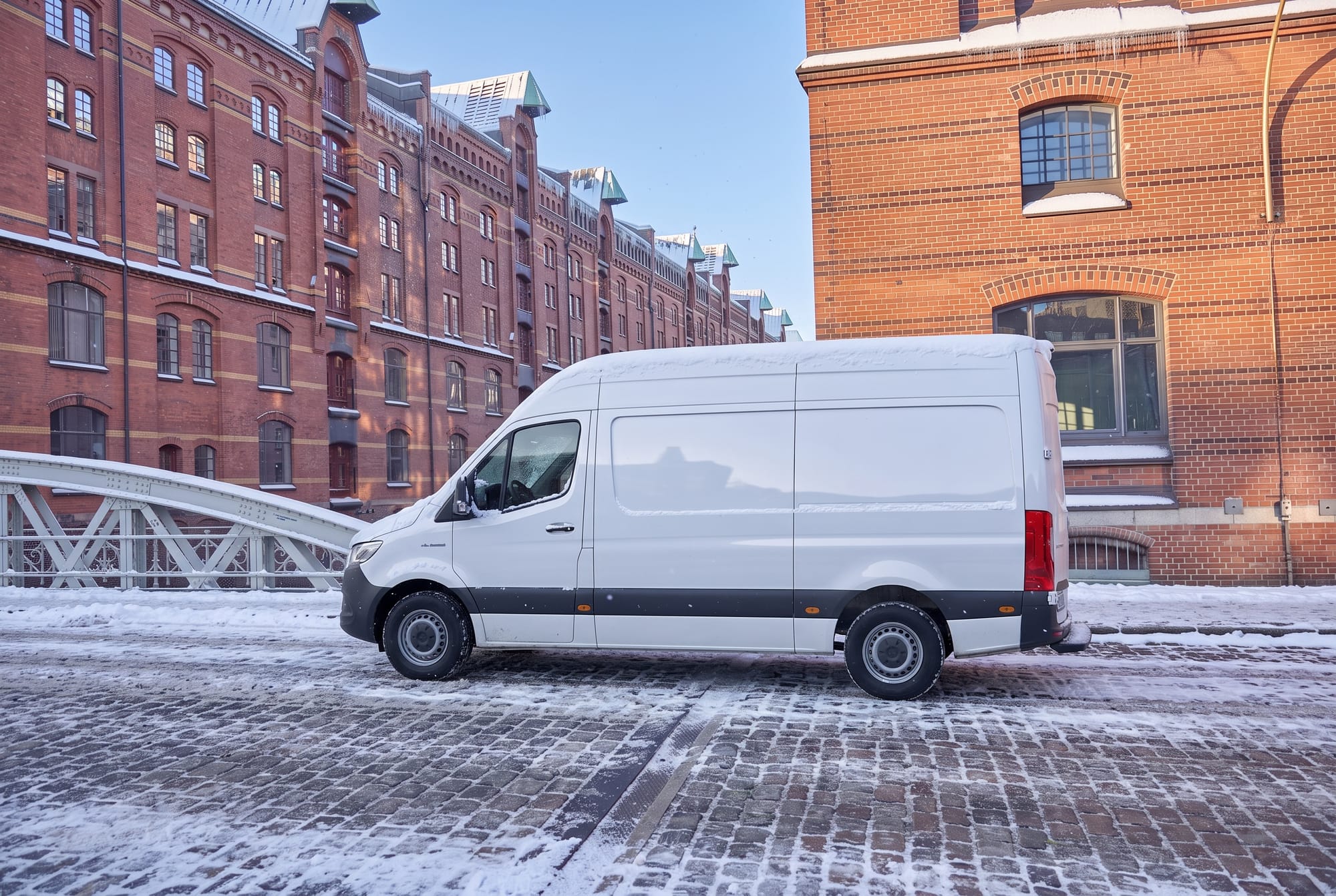 Mercedes-Benz Sprinter in the same Speicherstadt location, now in winter