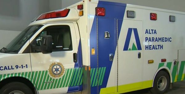 La ministre de la Santé de l'Alberta suspend le changement d'image de marque des services paramédicaux